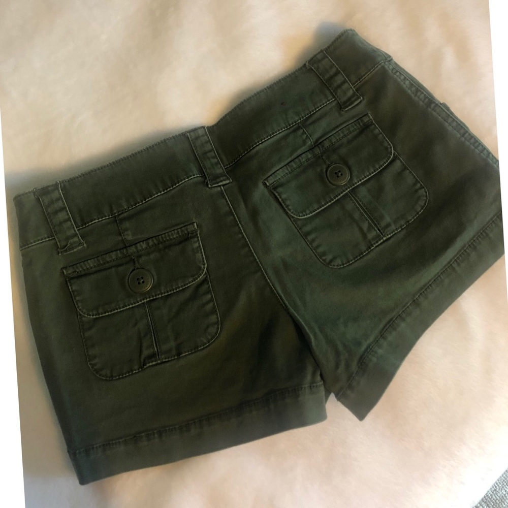 SHORTS - Picture 2 of 3